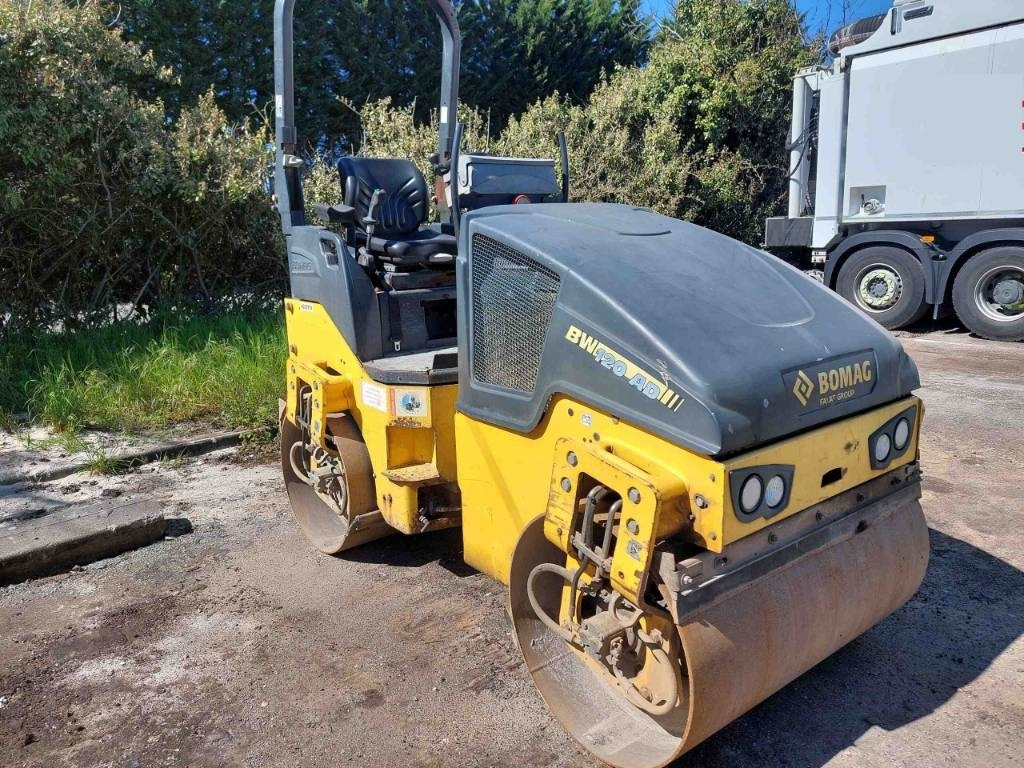 Bomag BW 120 AD-5 - רולר כביש: תמונה 1 Bomag BW 120 AD-5 - רולר כביש: תמונה 1