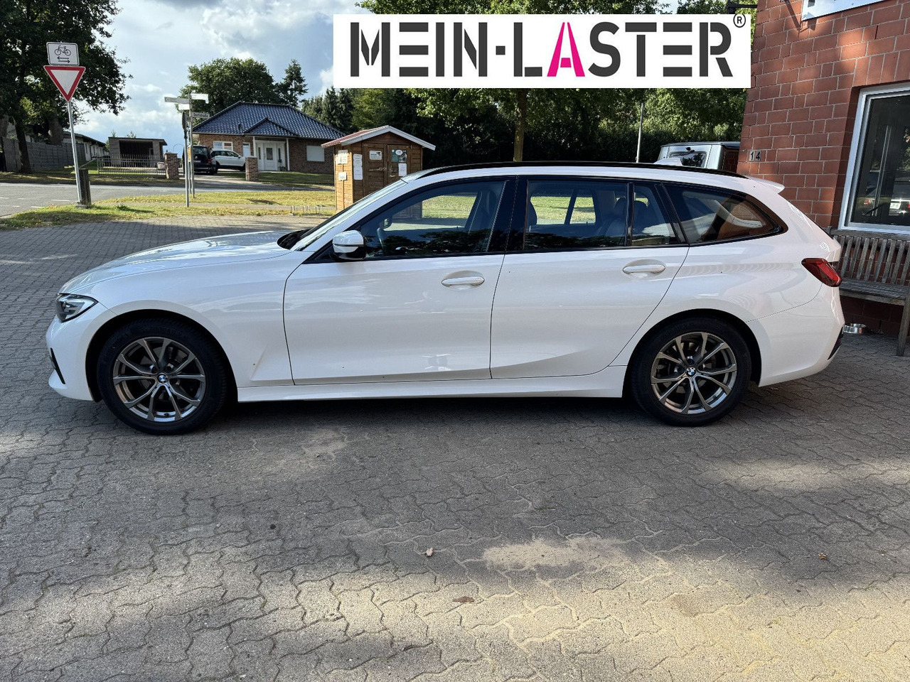 BMW 320 d xDrive touring Sport Line shadow AHK - רכב סטיישן: תמונה 4 BMW 320 d xDrive touring Sport Line shadow AHK - רכב סטיישן: תמונה 4