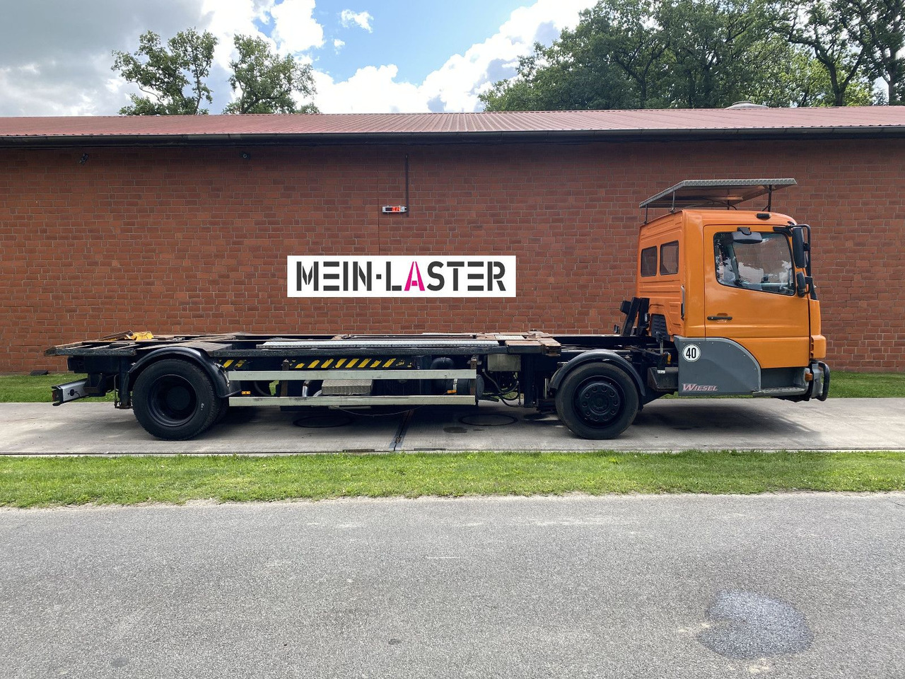 Mercedes-Benz Kamag Wiesel Umsetzter Sattelplatte - מוביל מכולות/ משאית החלפת גוף: תמונה 2 Mercedes-Benz Kamag Wiesel Umsetzter Sattelplatte - מוביל מכולות/ משאית החלפת גוף: תמונה 2