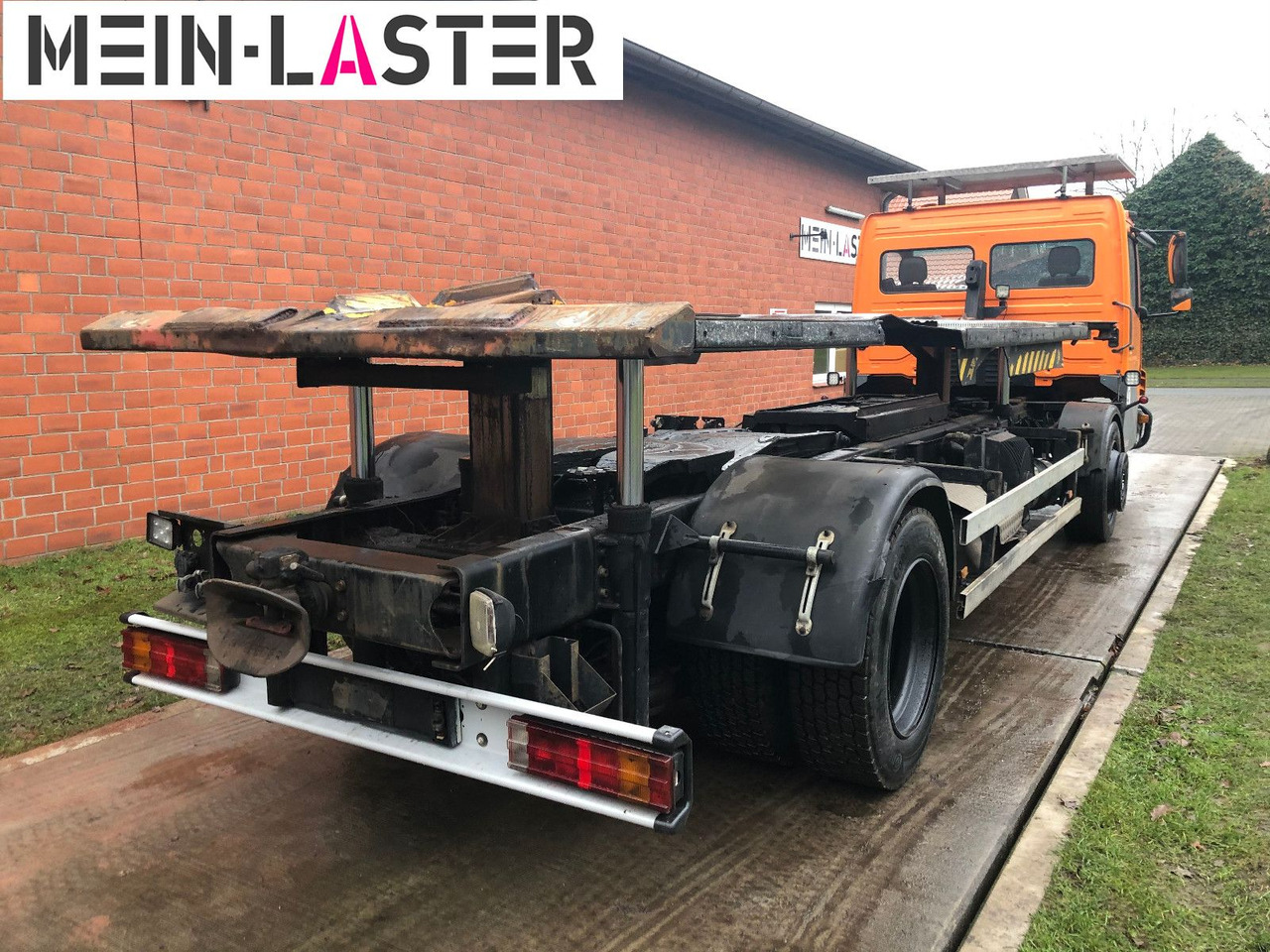 Mercedes-Benz Kamag Wiesel Umsetzter Sattelplatte - מוביל מכולות/ משאית החלפת גוף: תמונה 3 Mercedes-Benz Kamag Wiesel Umsetzter Sattelplatte - מוביל מכולות/ משאית החלפת גוף: תמונה 3