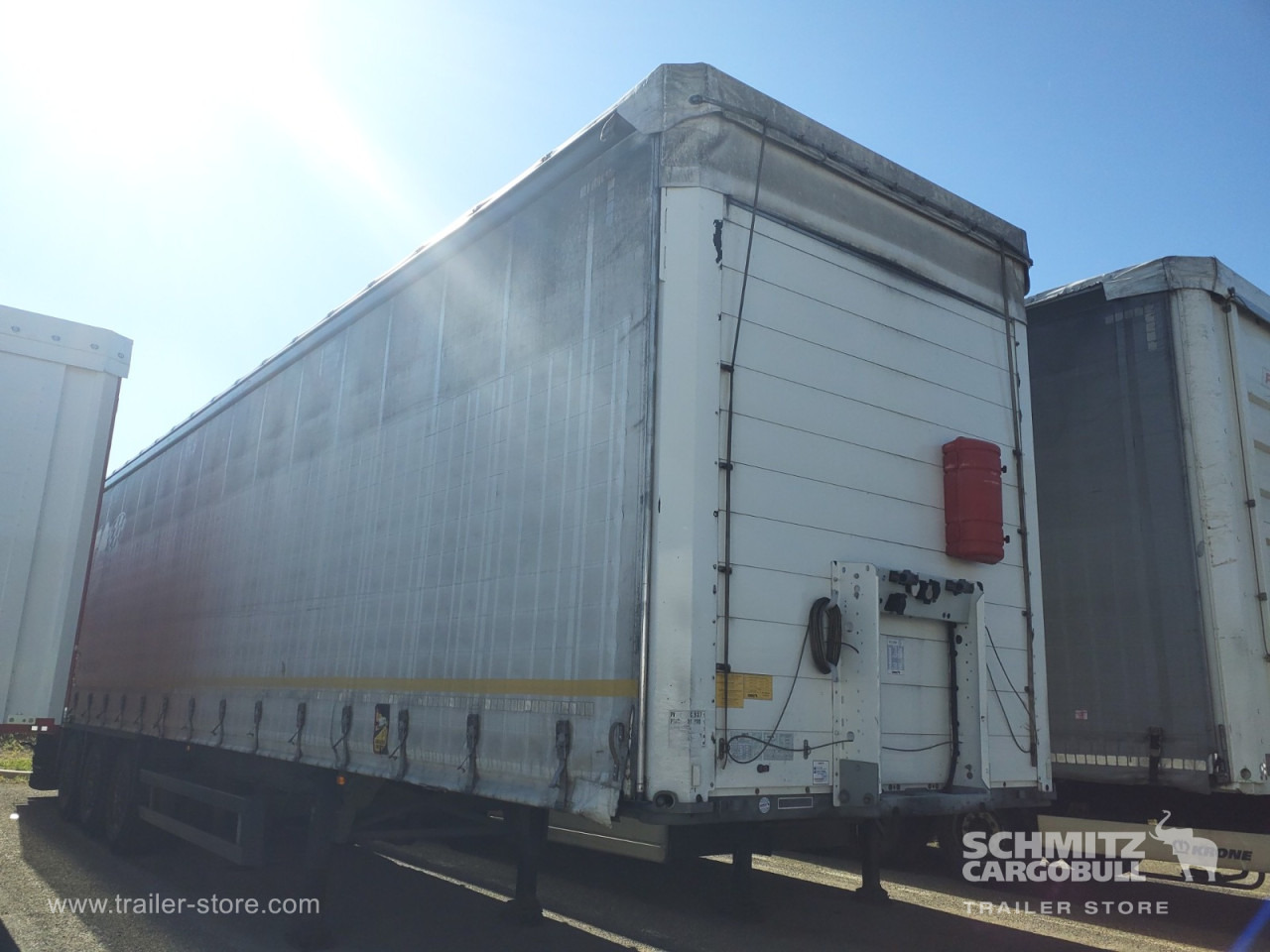 SCHMITZ Curtainsider Standard - סמיטריילר עם וילונות צד: תמונה 1 SCHMITZ Curtainsider Standard - סמיטריילר עם וילונות צד: תמונה 1