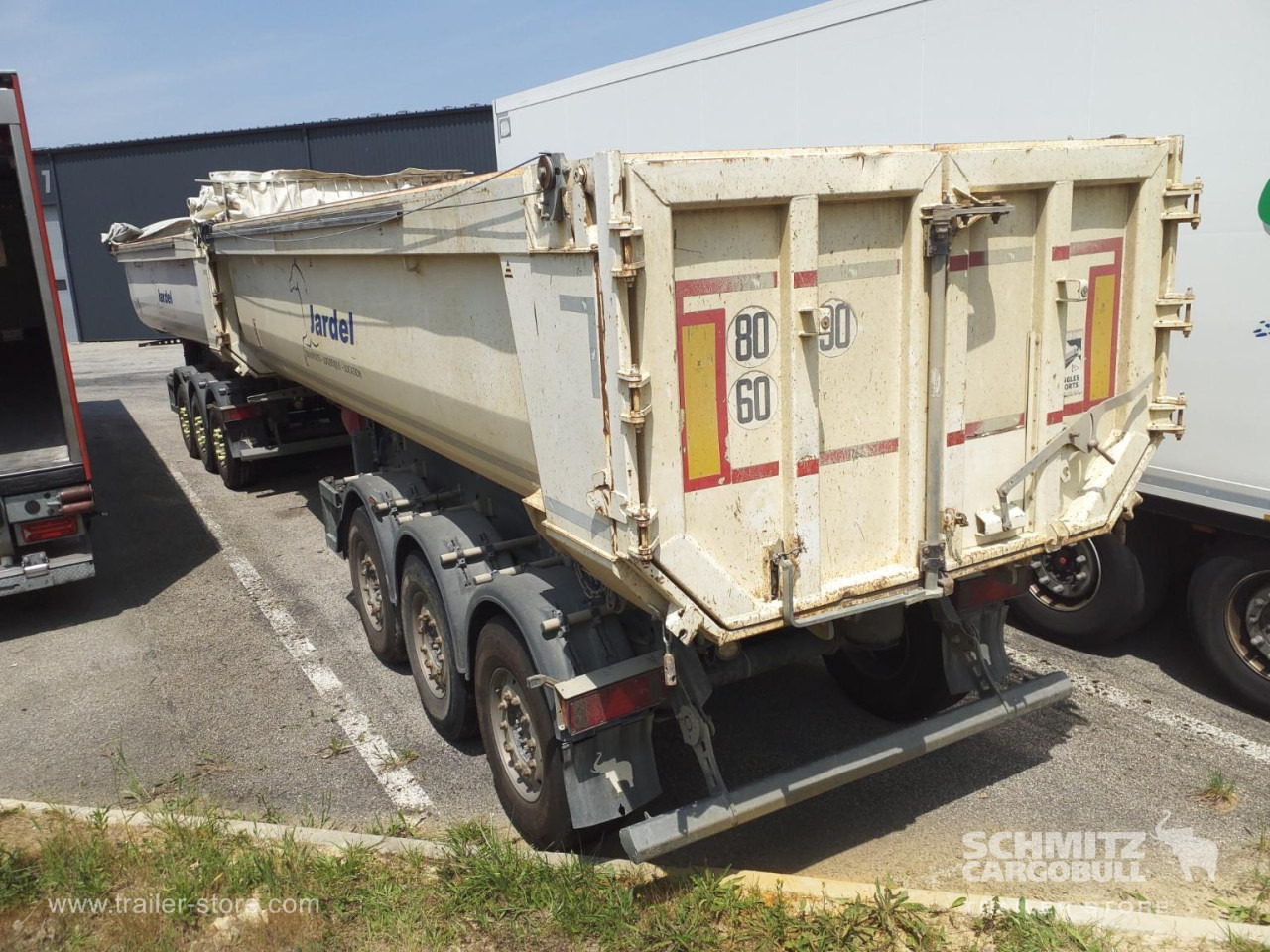 SCHMITZ Tipper Steel half pipe body 26m³ - סמיטריילר עם מזהיר: תמונה 4 SCHMITZ Tipper Steel half pipe body 26m³ - סמיטריילר עם מזהיר: תמונה 4