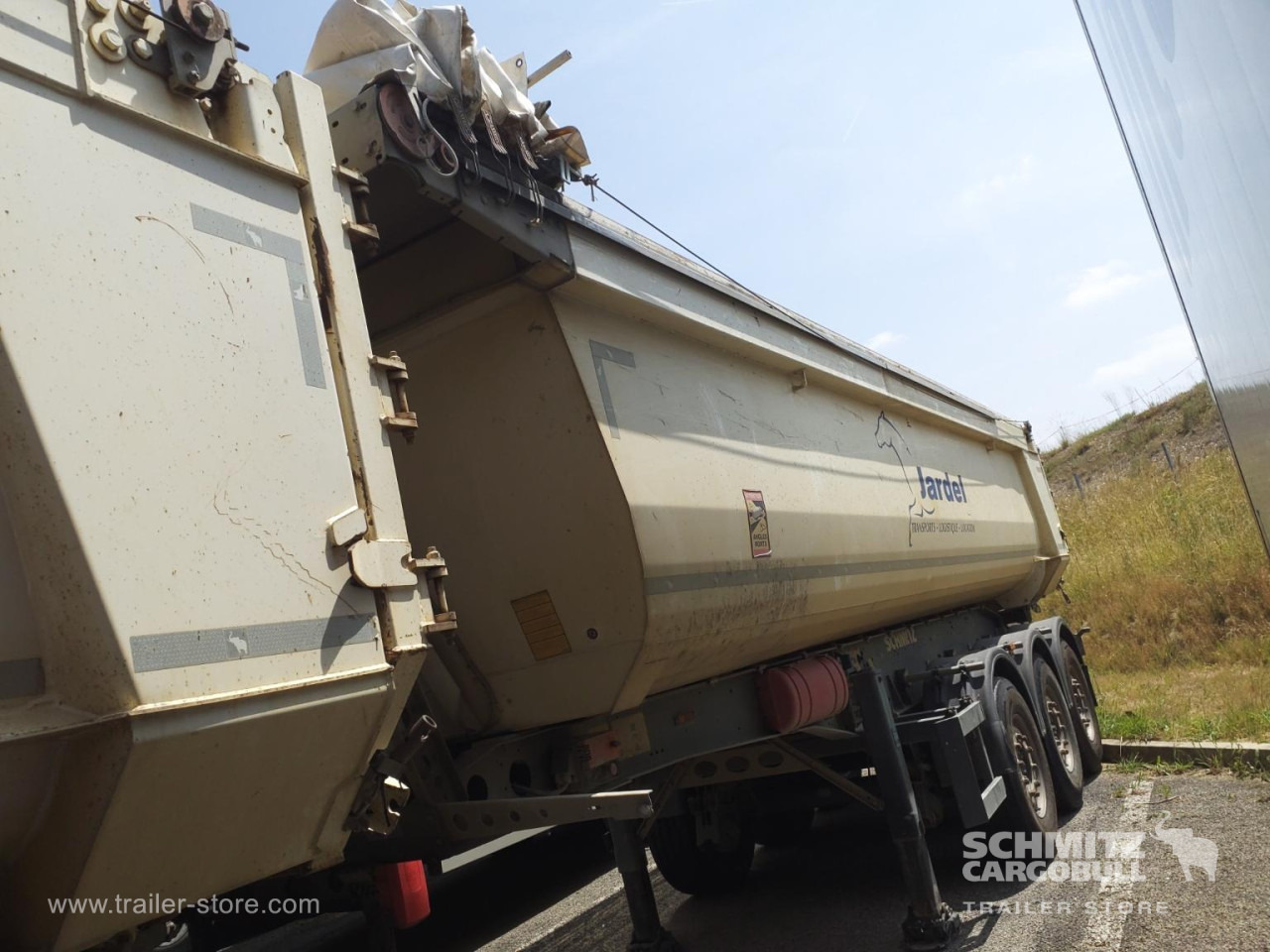 SCHMITZ Tipper Steel half pipe body 26m³ - סמיטריילר עם מזהיר: תמונה 2 SCHMITZ Tipper Steel half pipe body 26m³ - סמיטריילר עם מזהיר: תמונה 2