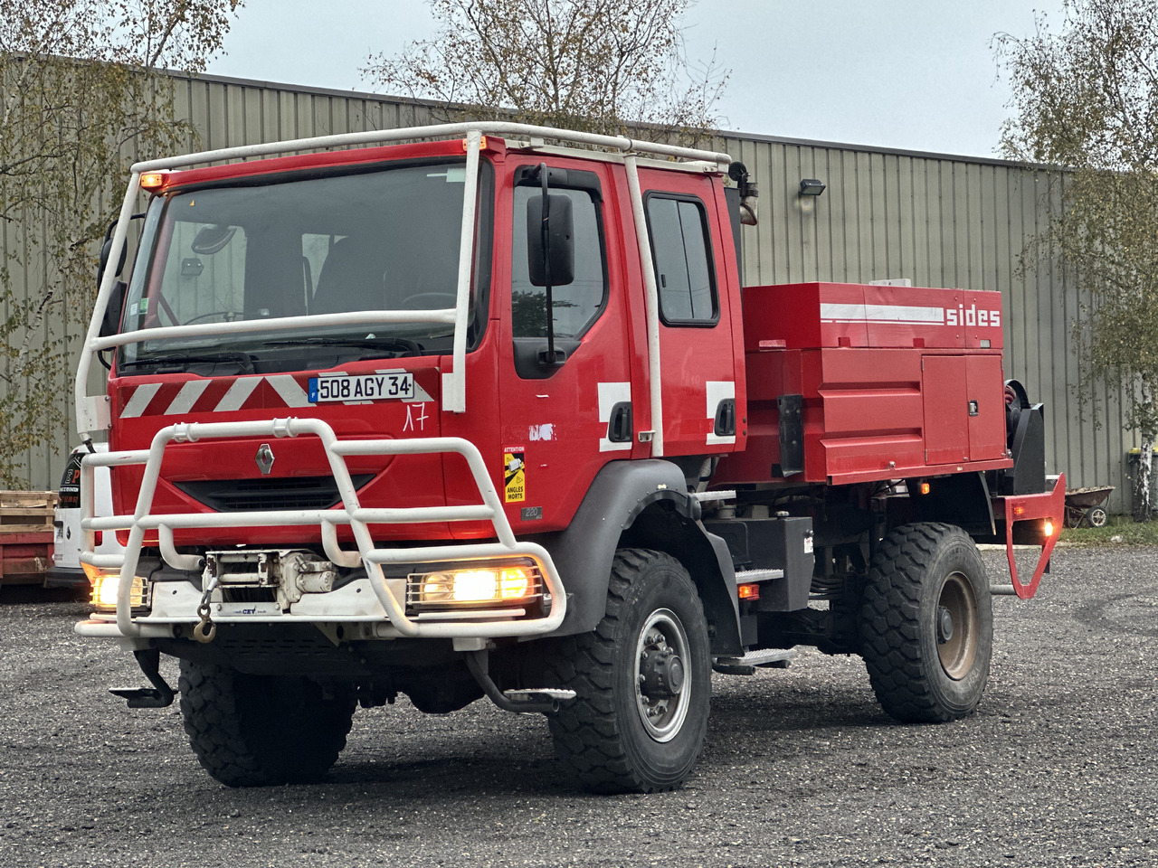 RENAULT Midlum 220 4x4 - משאית אש: תמונה 2 RENAULT Midlum 220 4x4 - משאית אש: תמונה 2