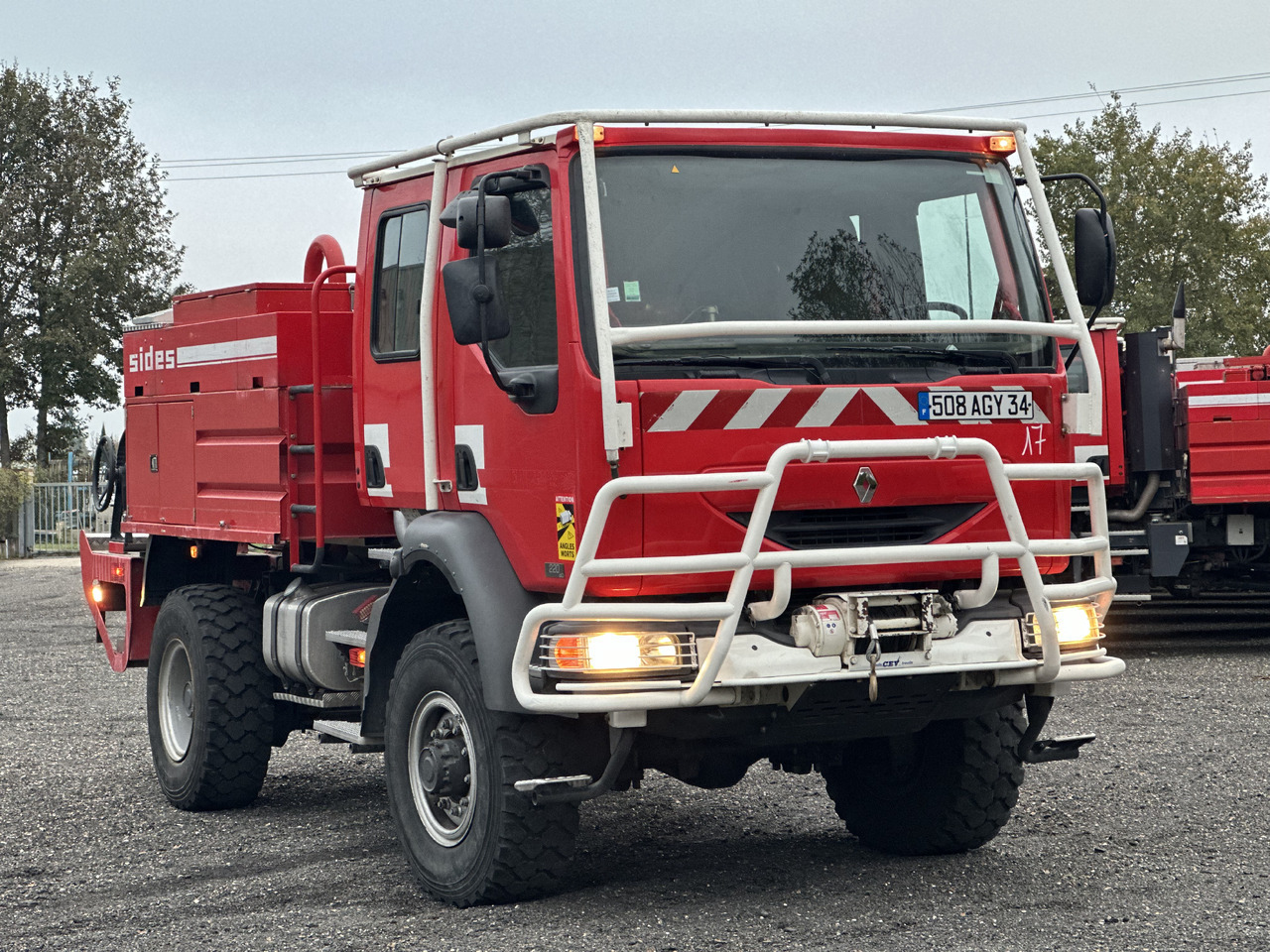 RENAULT Midlum 220 4x4 - משאית אש: תמונה 1 RENAULT Midlum 220 4x4 - משאית אש: תמונה 1