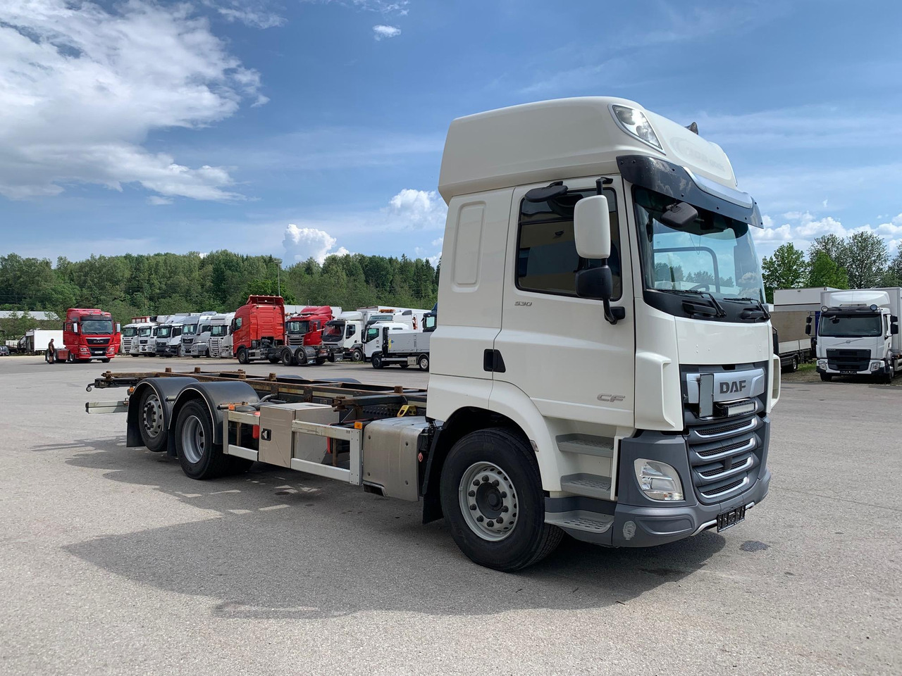 DAF CF 530 - משאית עם שלדת תא: תמונה 1 DAF CF 530 - משאית עם שלדת תא: תמונה 1
