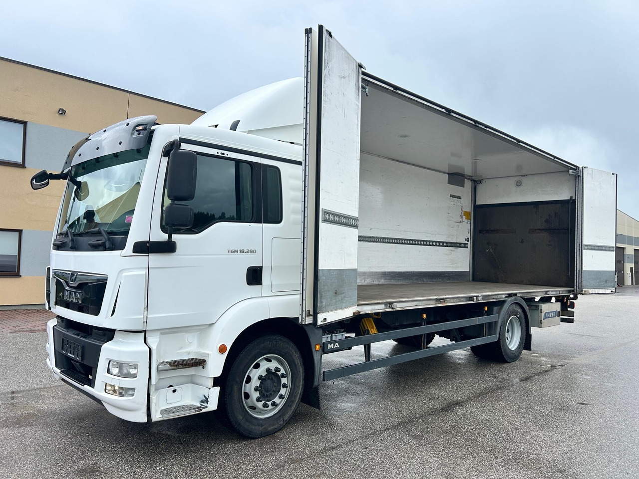 MAN TGM 18.290 - משאית תיבה: תמונה 4 MAN TGM 18.290 - משאית תיבה: תמונה 4