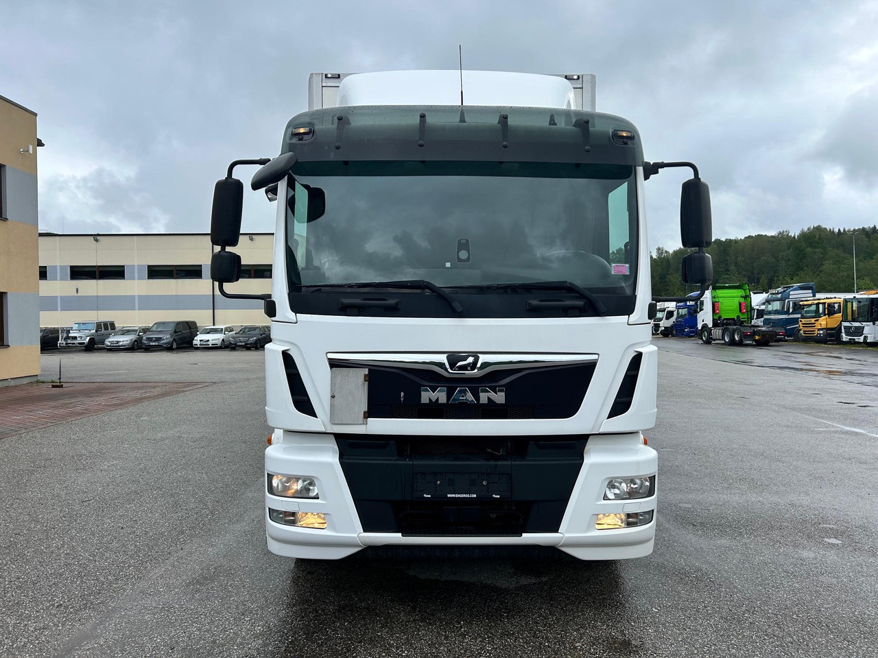 MAN TGM 18.290 - משאית תיבה: תמונה 2 MAN TGM 18.290 - משאית תיבה: תמונה 2