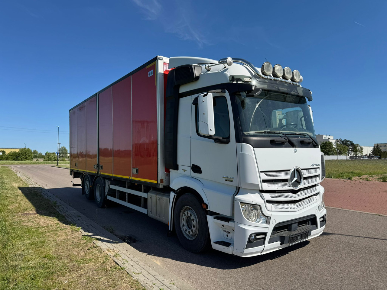 MERCEDES-BENZ ACTROS 2542 - משאית תיבה: תמונה 1 MERCEDES-BENZ ACTROS 2542 - משאית תיבה: תמונה 1