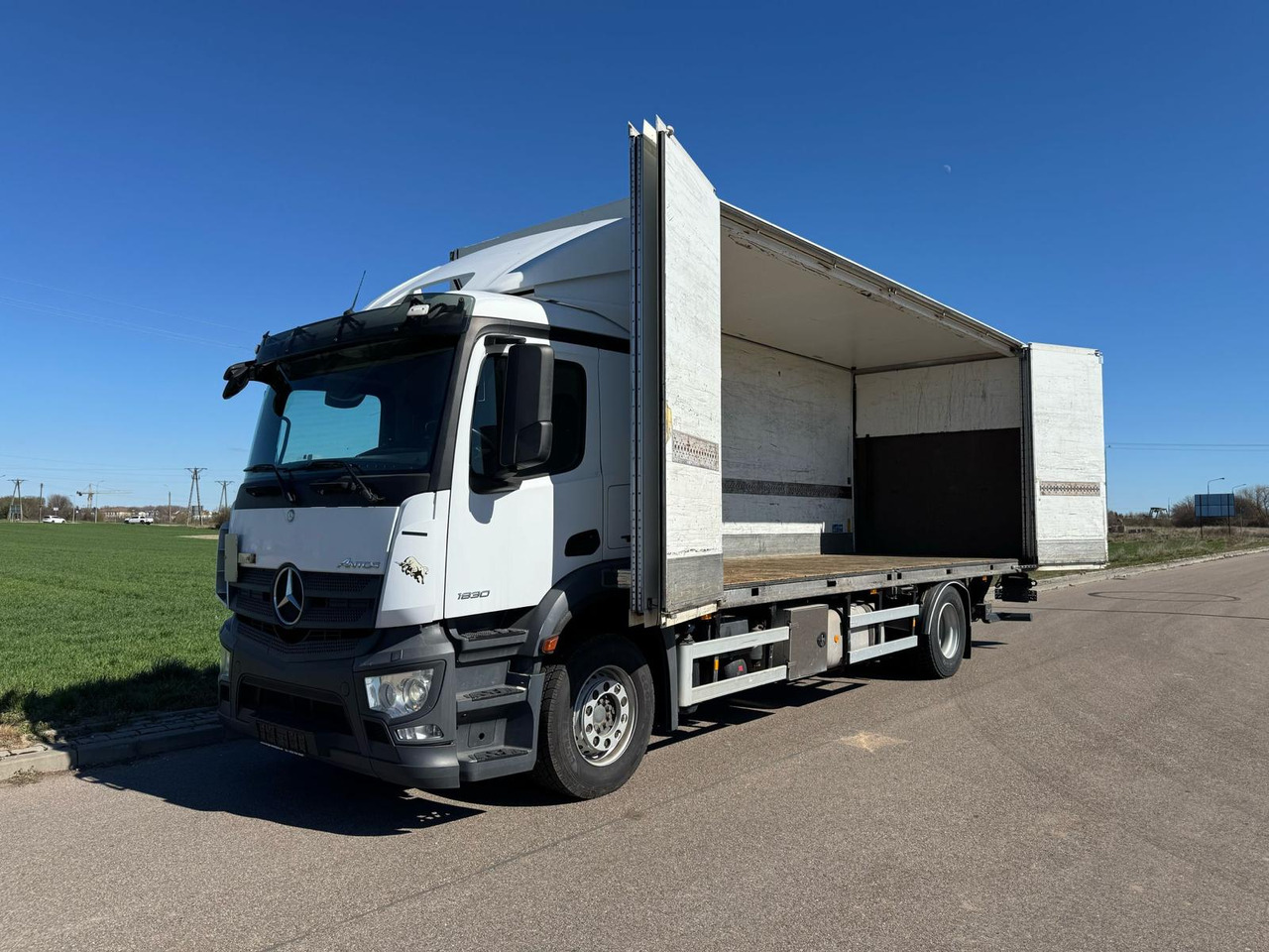 MERCEDES-BENZ ANTOS 1830 - משאית תיבה: תמונה 2 MERCEDES-BENZ ANTOS 1830 - משאית תיבה: תמונה 2