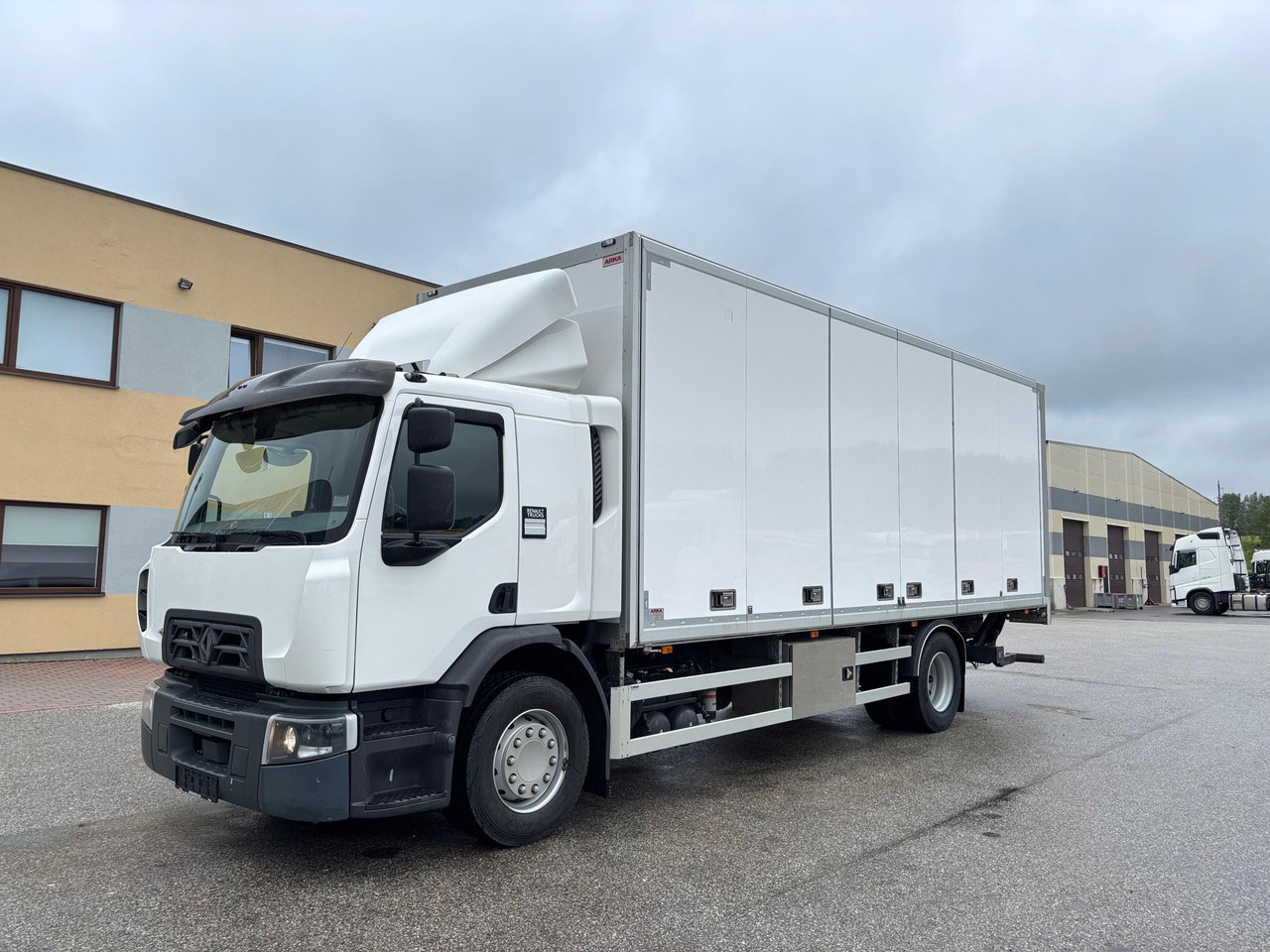 RENAULT D WIDE 320 - משאית תיבה: תמונה 3 RENAULT D WIDE 320 - משאית תיבה: תמונה 3