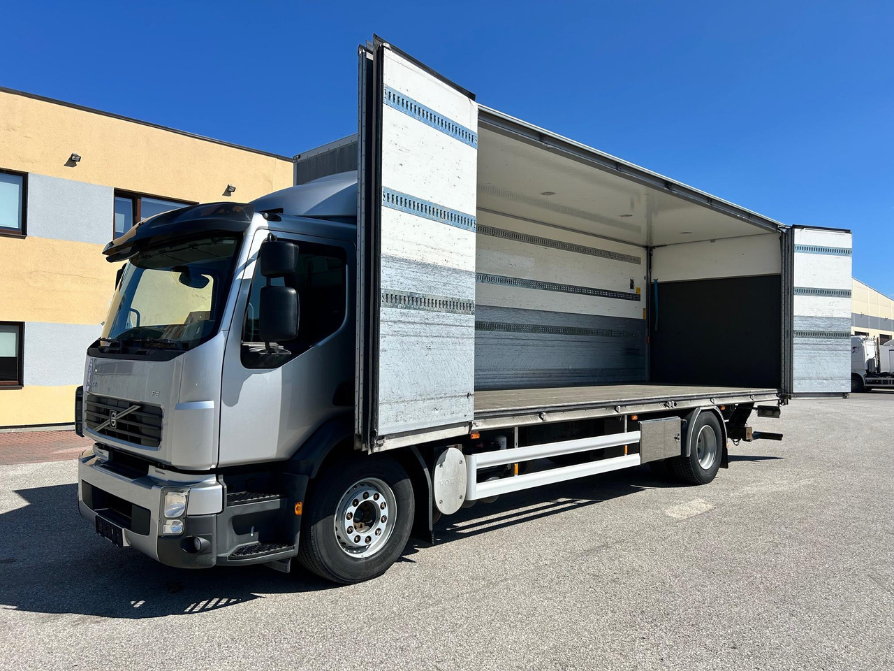 VOLVO FE260 - משאית תיבה: תמונה 3 VOLVO FE260 - משאית תיבה: תמונה 3