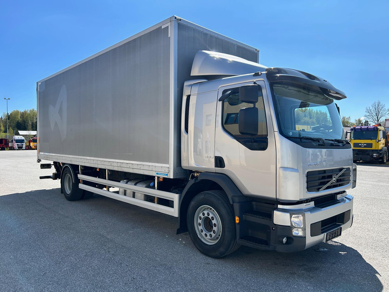 VOLVO FE260 - משאית תיבה: תמונה 1 VOLVO FE260 - משאית תיבה: תמונה 1