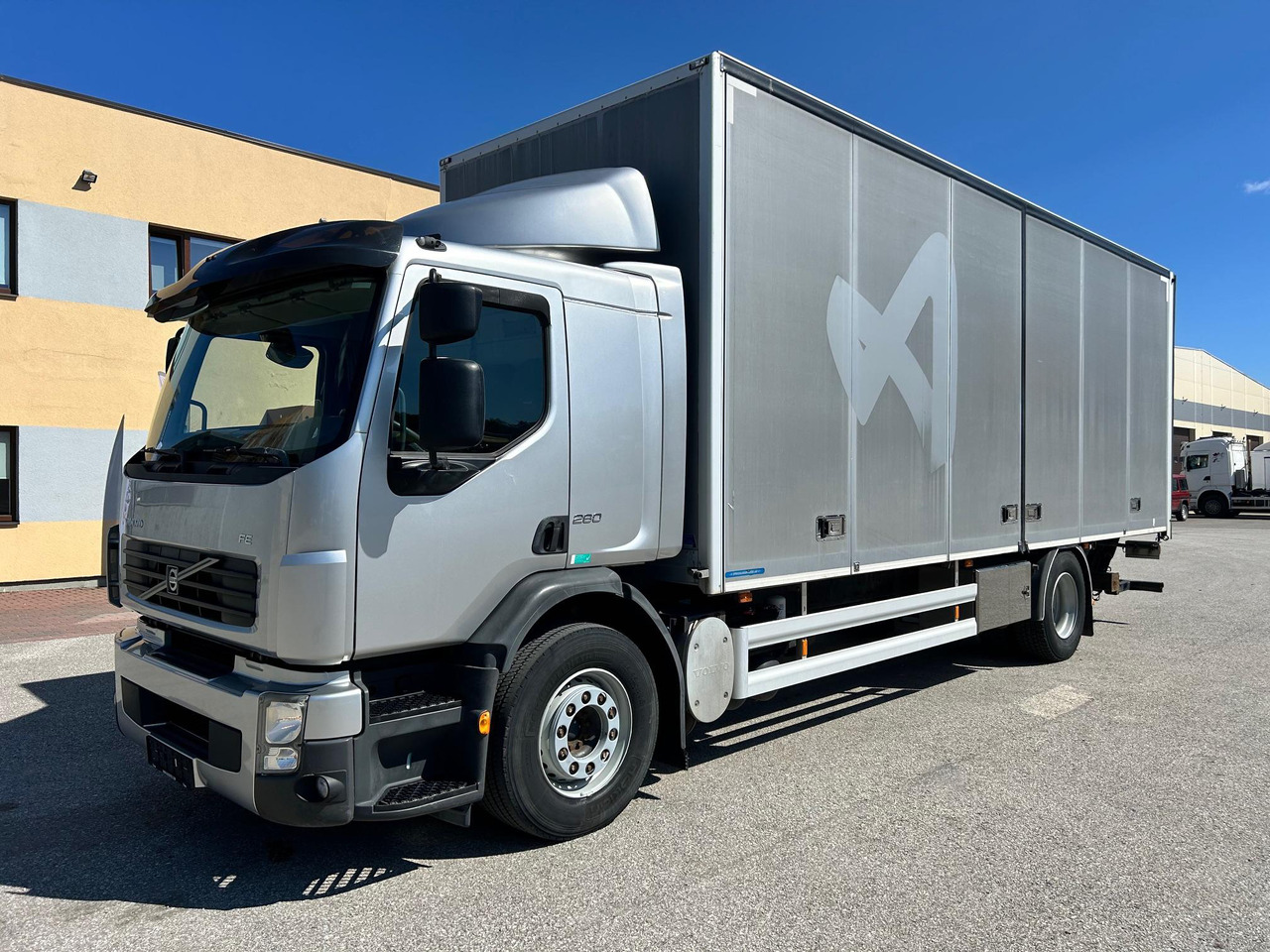VOLVO FE260 - משאית תיבה: תמונה 2 VOLVO FE260 - משאית תיבה: תמונה 2