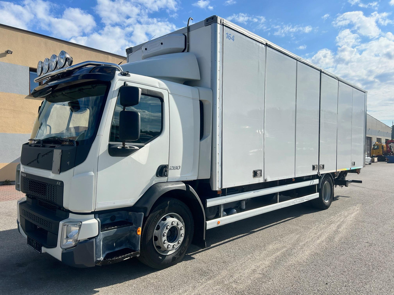 VOLVO FE280 - משאית תיבה: תמונה 2 VOLVO FE280 - משאית תיבה: תמונה 2