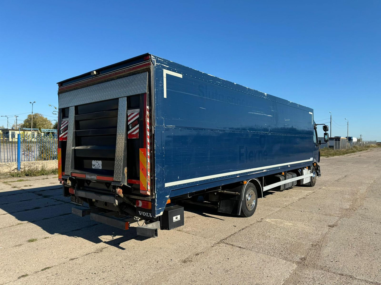 משאית תיבה VOLVO FL 240: תמונה 6 משאית תיבה VOLVO FL 240: תמונה 6