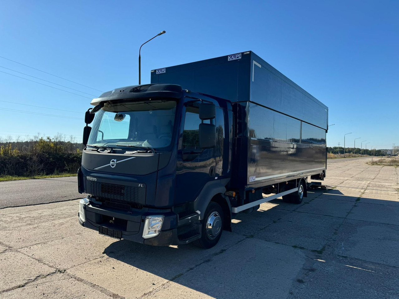 VOLVO FL 240 - משאית תיבה: תמונה 2 VOLVO FL 240 - משאית תיבה: תמונה 2
