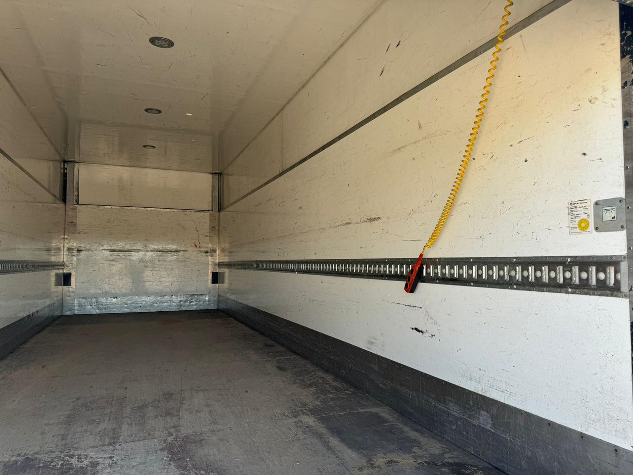 משאית תיבה VOLVO FL 240: תמונה 28 משאית תיבה VOLVO FL 240: תמונה 28