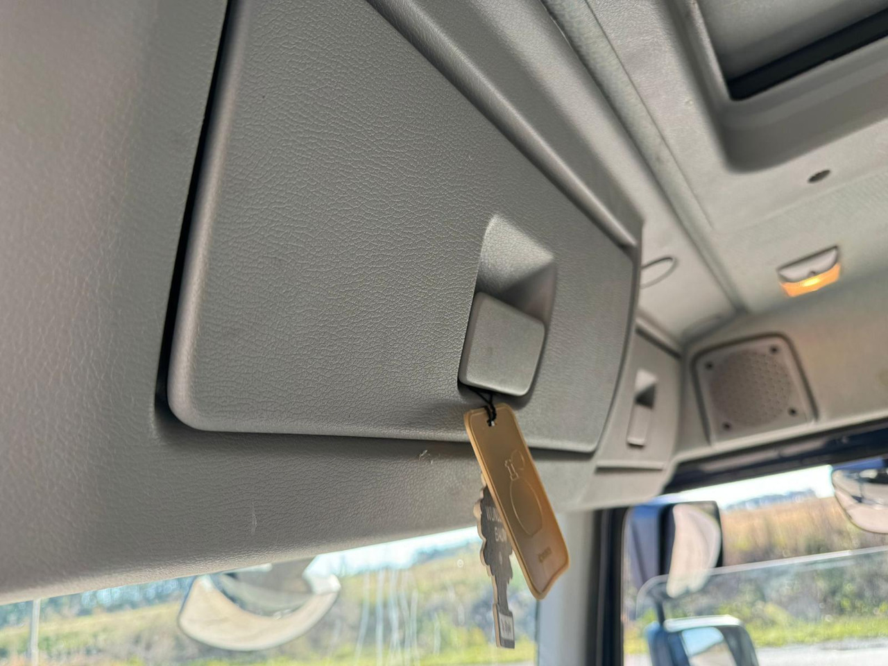 משאית תיבה VOLVO FL 240: תמונה 34 משאית תיבה VOLVO FL 240: תמונה 34