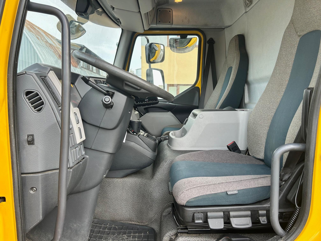 משאית תיבה VOLVO FL250: תמונה 13