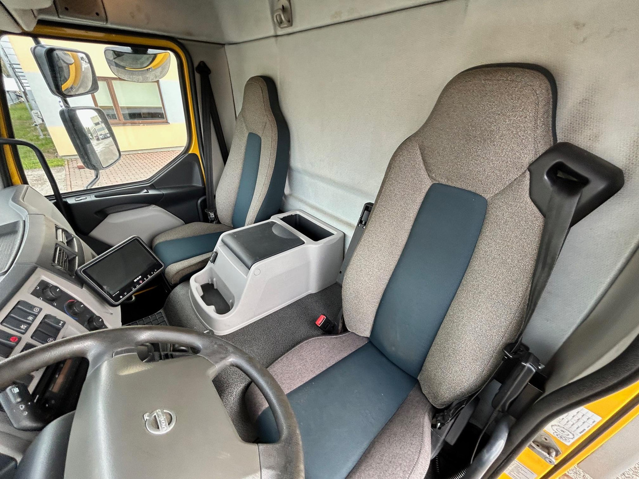 משאית תיבה VOLVO FL250: תמונה 14