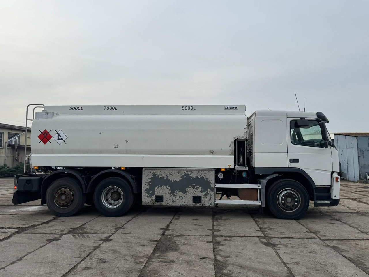 VOLVO FM12.380 - משאית מכל: תמונה 3 VOLVO FM12.380 - משאית מכל: תמונה 3