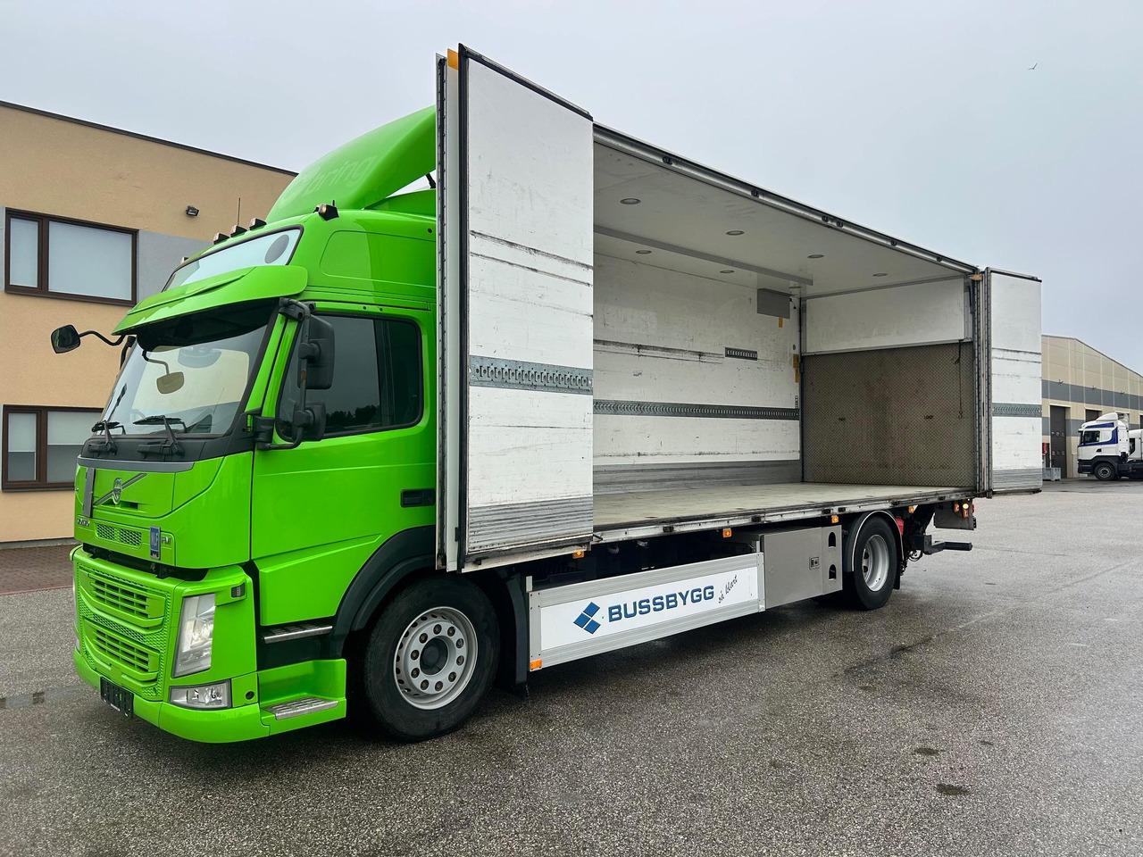 VOLVO FM330 - משאית תיבה: תמונה 3 VOLVO FM330 - משאית תיבה: תמונה 3