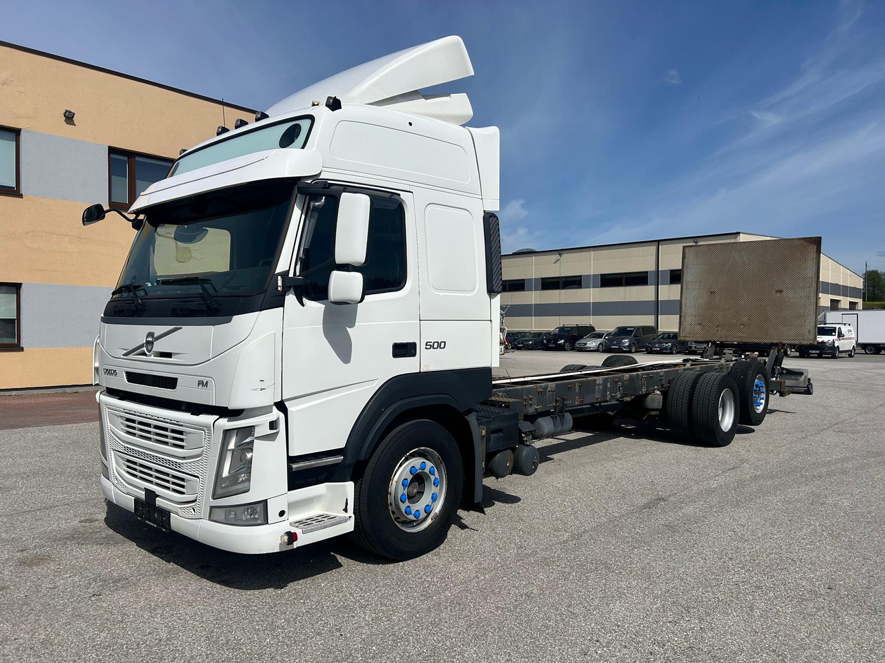VOLVO FM500 - משאית עם שלדת תא: תמונה 2 VOLVO FM500 - משאית עם שלדת תא: תמונה 2