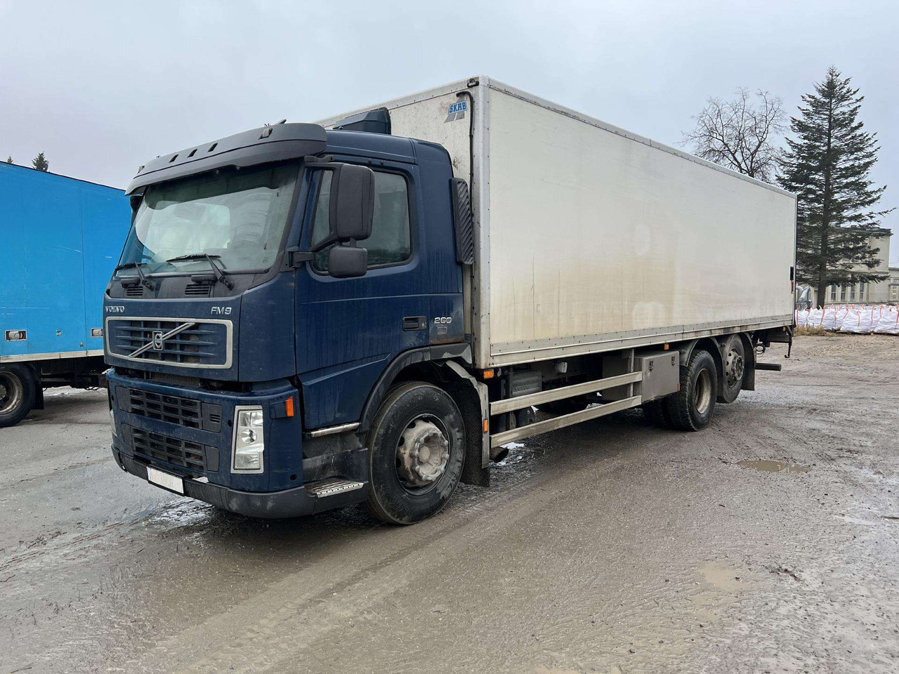 VOLVO FM9.260 - משאית תיבה: תמונה 2 VOLVO FM9.260 - משאית תיבה: תמונה 2