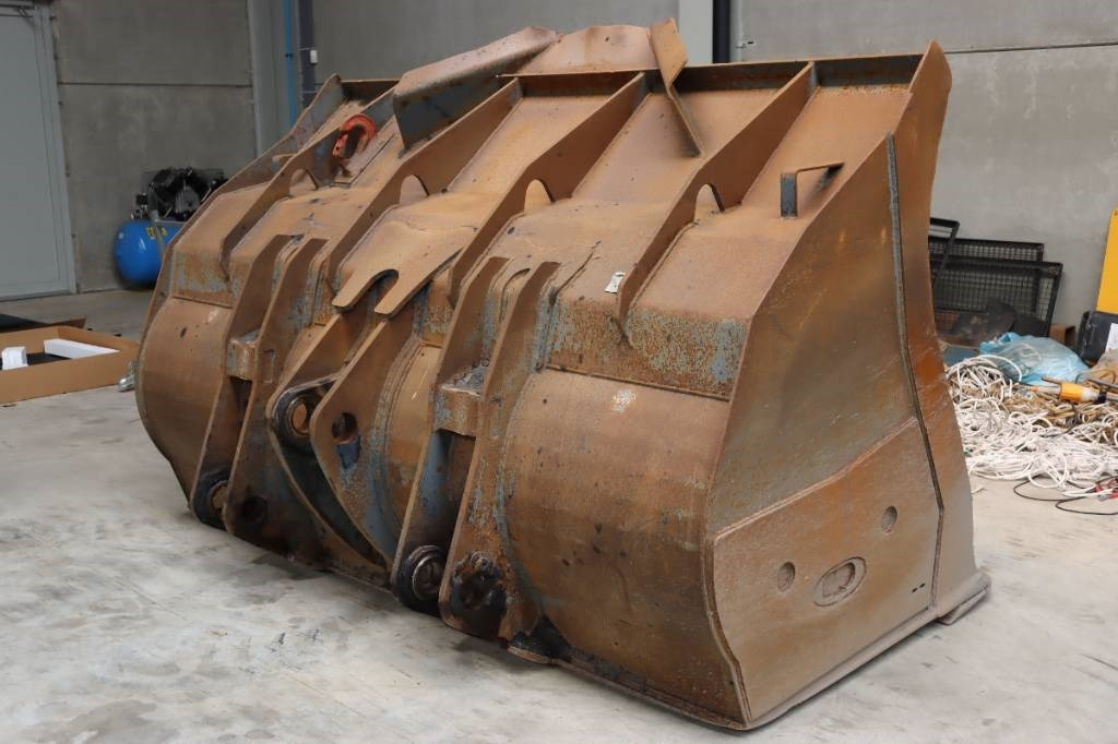 Komatsu WA470 - דלי מעמיס עבור מכונת בנייה: תמונה 1 Komatsu WA470 - דלי מעמיס עבור מכונת בנייה: תמונה 1
