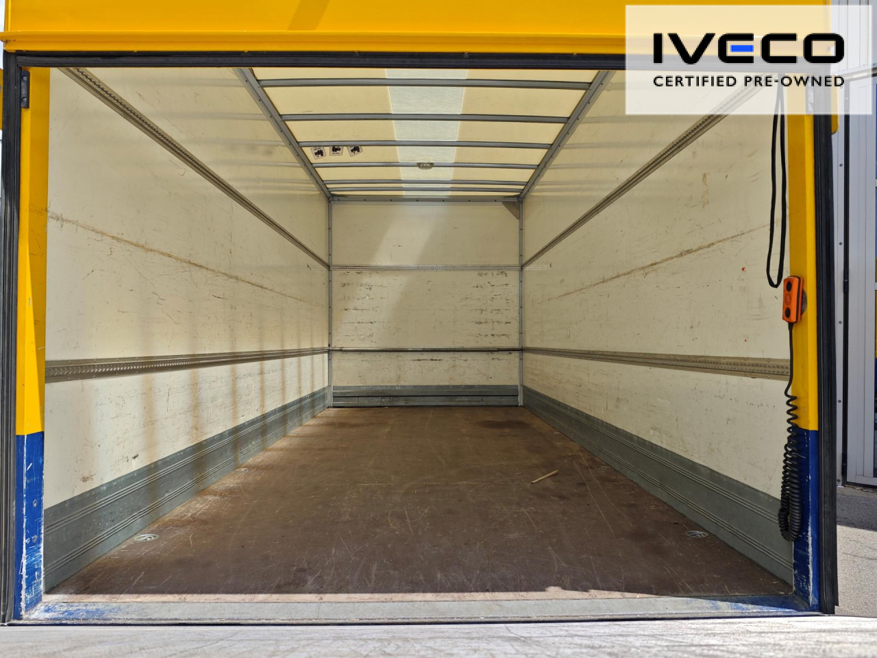IVECO Koffer-LBW - משאית עם שלדת תא: תמונה 2 IVECO Koffer-LBW - משאית עם שלדת תא: תמונה 2