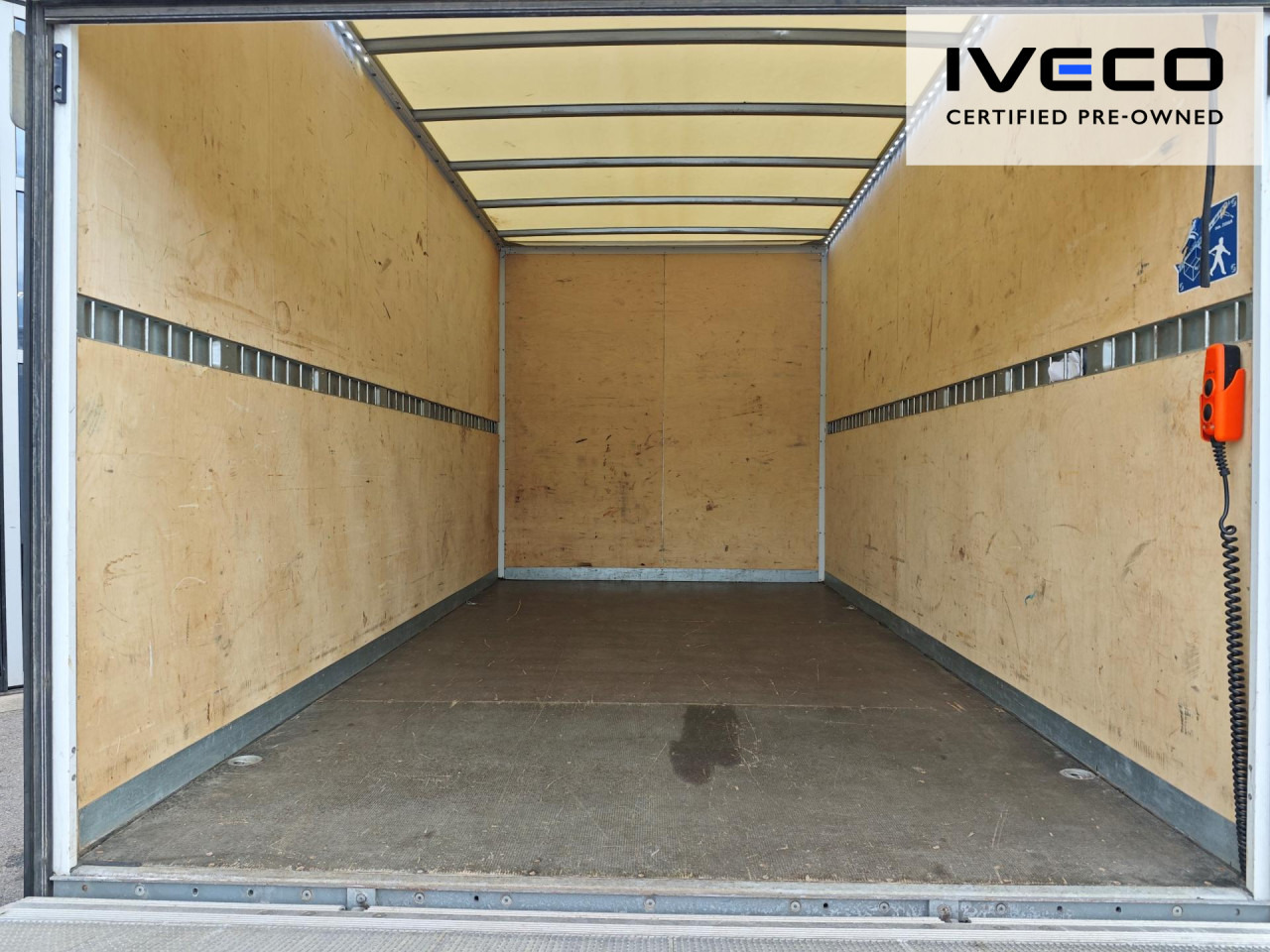 IVECO Koffer-LBW - משאית עם שלדת תא: תמונה 2 IVECO Koffer-LBW - משאית עם שלדת תא: תמונה 2