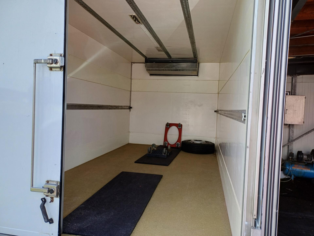 MERCEDES-BENZ 816 Euro5 AHK Luftfeder - כלי רכב מסחרי לקירור: תמונה 3 MERCEDES-BENZ 816 Euro5 AHK Luftfeder - כלי רכב מסחרי לקירור: תמונה 3