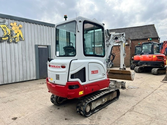 Takeuchi TB 225 - מיני מחפר: תמונה 3 Takeuchi TB 225 - מיני מחפר: תמונה 3