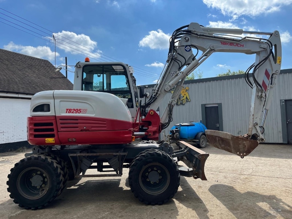 Takeuchi TB295W - מחפר גלגלים: תמונה 1 Takeuchi TB295W - מחפר גלגלים: תמונה 1