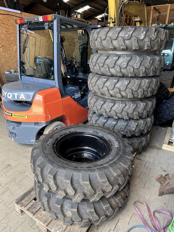 Apollo 10.00 - 20 Apollo Kompletträder - Complet tires - צמיג עבור מחפר גלגלים: תמונה 1 Apollo 10.00 - 20 Apollo Kompletträder - Complet tires - צמיג עבור מחפר גלגלים: תמונה 1