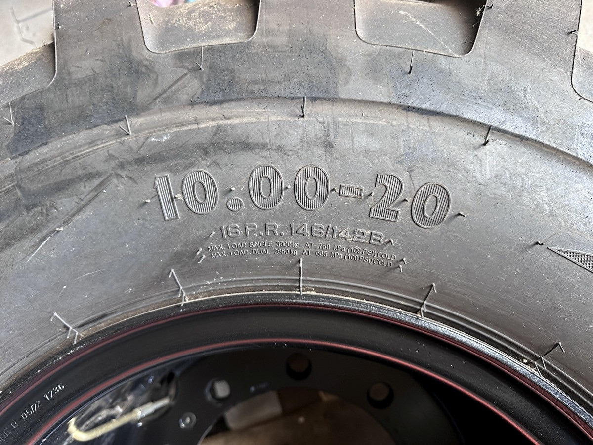 Apollo 10.00 - 20 Apollo Kompletträder - Complet tires - צמיג עבור מחפר גלגלים: תמונה 5 Apollo 10.00 - 20 Apollo Kompletträder - Complet tires - צמיג עבור מחפר גלגלים: תמונה 5