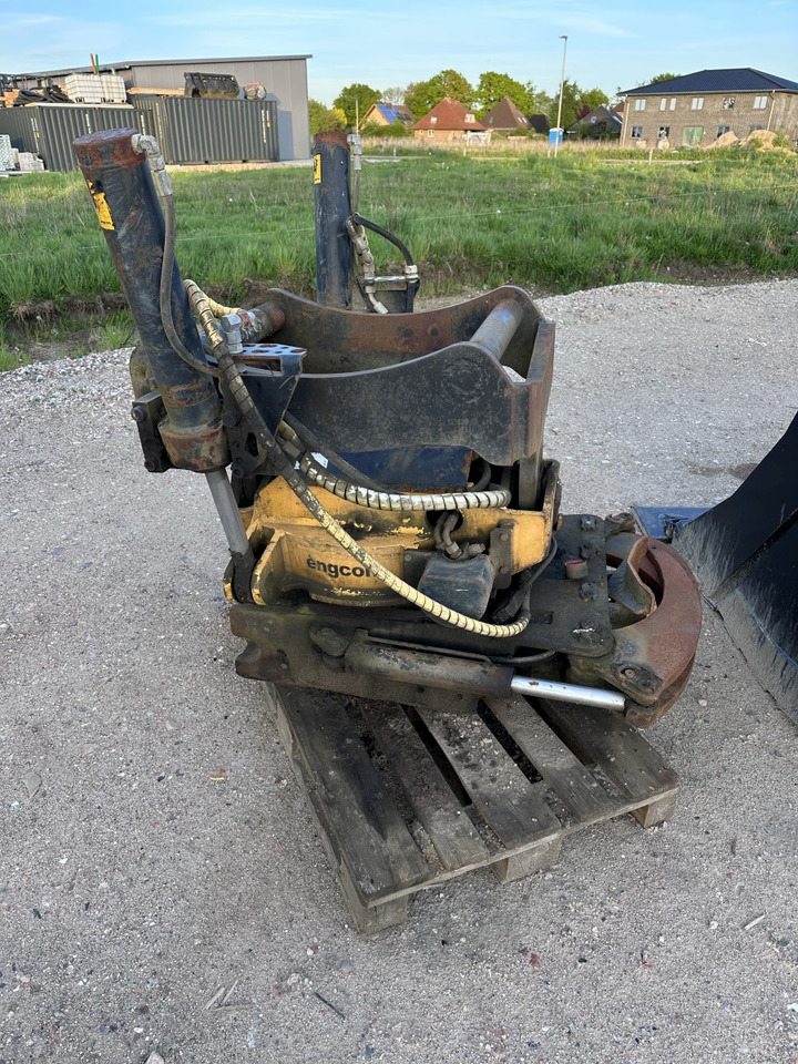 ENGCON EC 30 - S80 GR30 -S80 - SVAB Engcon Rototilt - Tiltrotator - טילטרוטטור: תמונה 1 ENGCON EC 30 - S80 GR30 -S80 - SVAB Engcon Rototilt - Tiltrotator - טילטרוטטור: תמונה 1