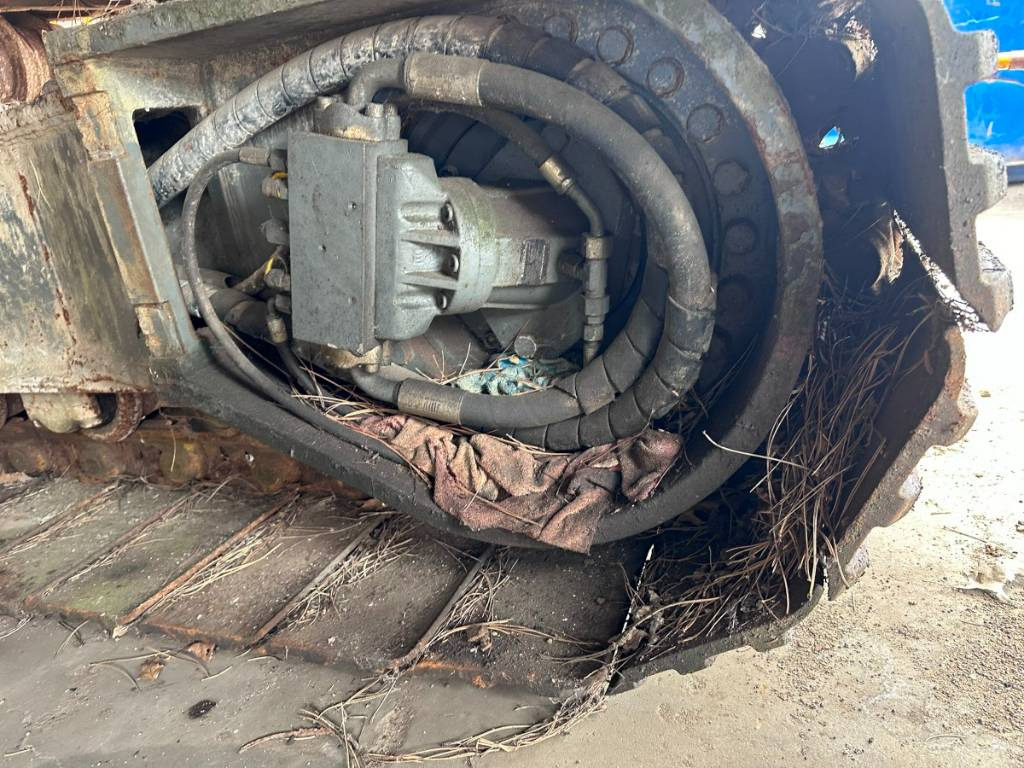 Liebherr LRB 155 for parts breaking dismantling - נהג קורה: תמונה 4 Liebherr LRB 155 for parts breaking dismantling - נהג קורה: תמונה 4