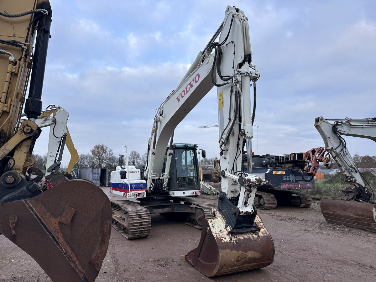 VOLVO EC 220 DL German machine! - מחפר סורק: תמונה 4 VOLVO EC 220 DL German machine! - מחפר סורק: תמונה 4