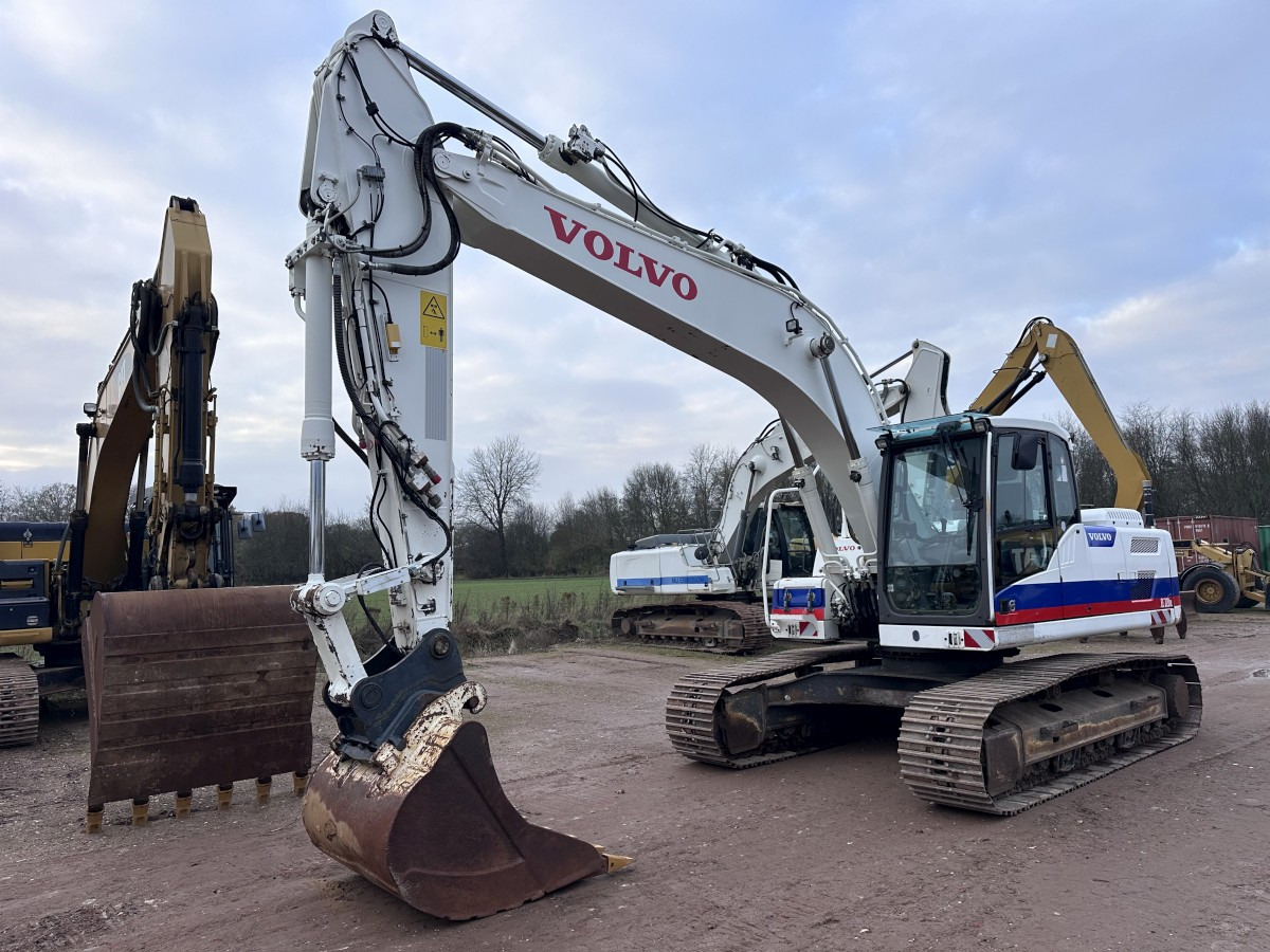 VOLVO EC 220 DL German machine! - מחפר: תמונה 3 VOLVO EC 220 DL German machine! - מחפר: תמונה 3