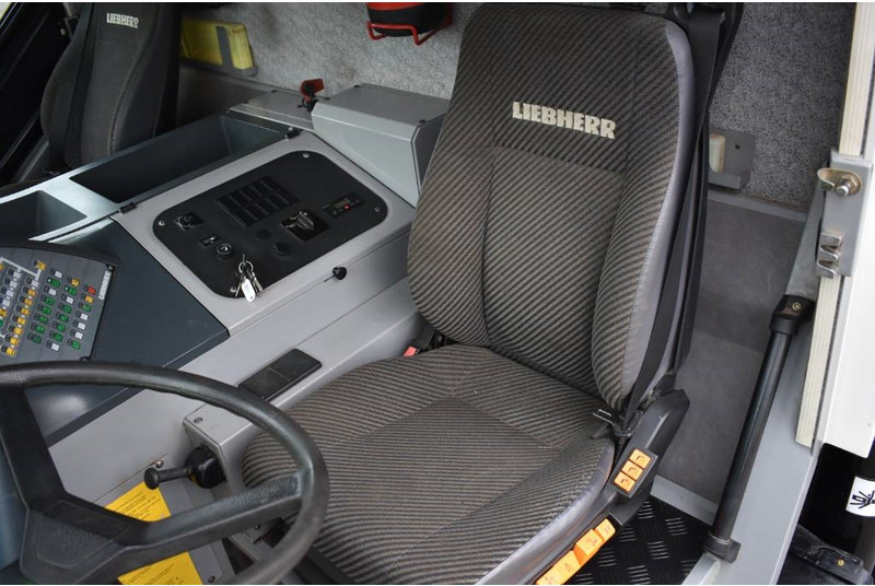 עגורן לכל שטח Liebherr LTM1055-3.2: תמונה 10