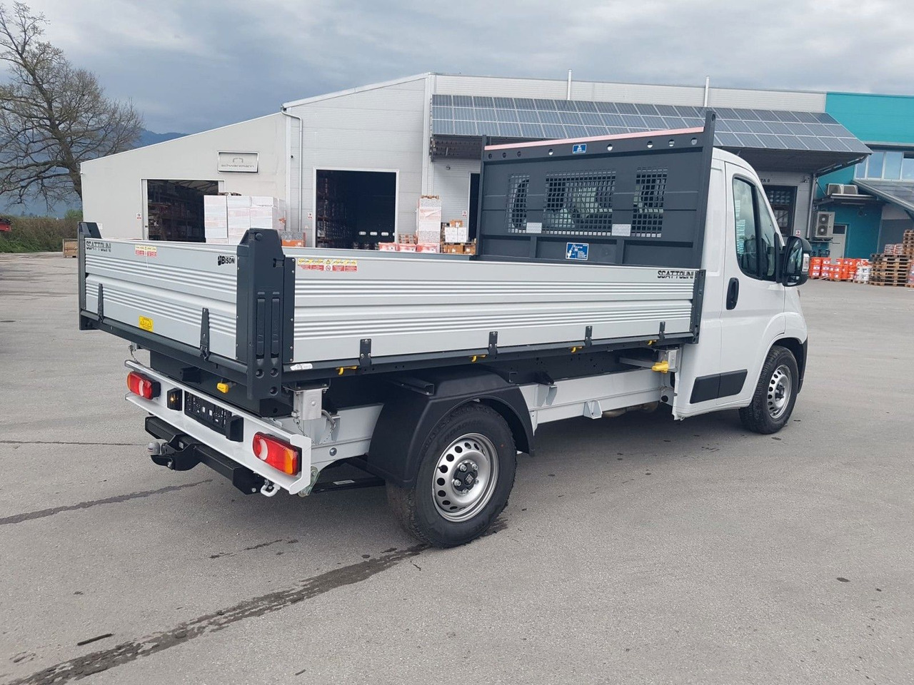 Fiat Ducato 35H L2H1 EKA 3-Seiten-Kipper 180 PS AHK - כלי רכב מסחרי מזהיר: תמונה 4 Fiat Ducato 35H L2H1 EKA 3-Seiten-Kipper 180 PS AHK - כלי רכב מסחרי מזהיר: תמונה 4