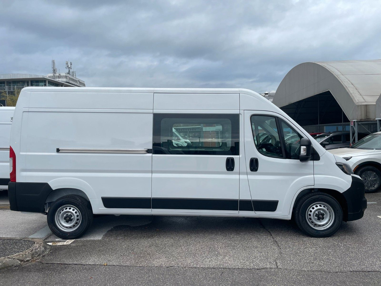 Fiat Ducato 35H L3H2 180 Teilverglast KaWa 2025 - כלי רכב מסחרי עם לוח: תמונה 4 Fiat Ducato 35H L3H2 180 Teilverglast KaWa 2025 - כלי רכב מסחרי עם לוח: תמונה 4