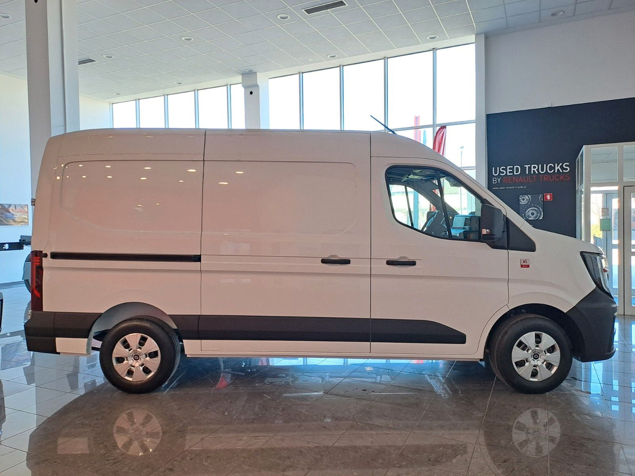 Renault Master L2H2 150 - NAV Klimaaut. Holzb. 270° - כלי רכב מסחרי עם לוח: תמונה 3 Renault Master L2H2 150 - NAV Klimaaut. Holzb. 270° - כלי רכב מסחרי עם לוח: תמונה 3