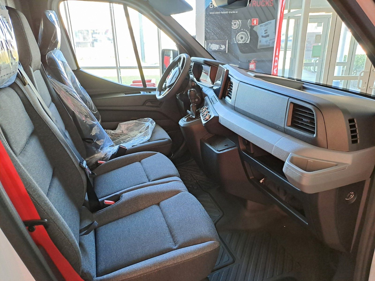 Renault Master L2H2 150 - NAV Klimaaut. Holzb. 270° - כלי רכב מסחרי עם לוח: תמונה 5 Renault Master L2H2 150 - NAV Klimaaut. Holzb. 270° - כלי רכב מסחרי עם לוח: תמונה 5