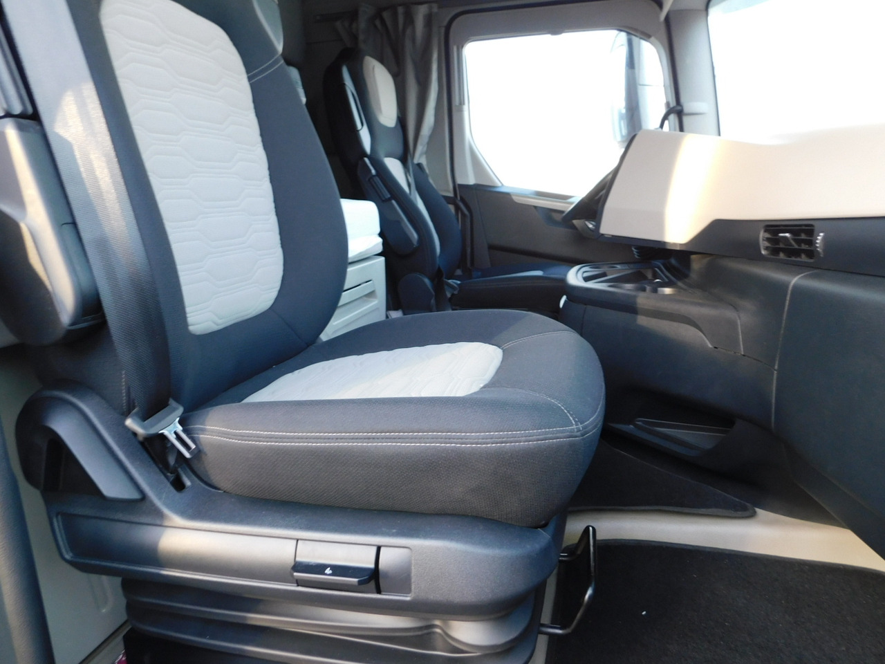 Ford F max 4x2 scab e6 12tx2620 - יחידת טרקטור: תמונה 5 Ford F max 4x2 scab e6 12tx2620 - יחידת טרקטור: תמונה 5