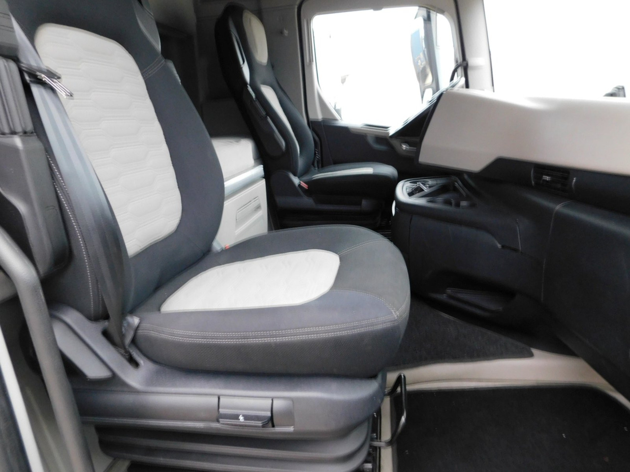 Ford F max ll 4x2 scab e6 12tx2620 - יחידת טרקטור: תמונה 5 Ford F max ll 4x2 scab e6 12tx2620 - יחידת טרקטור: תמונה 5