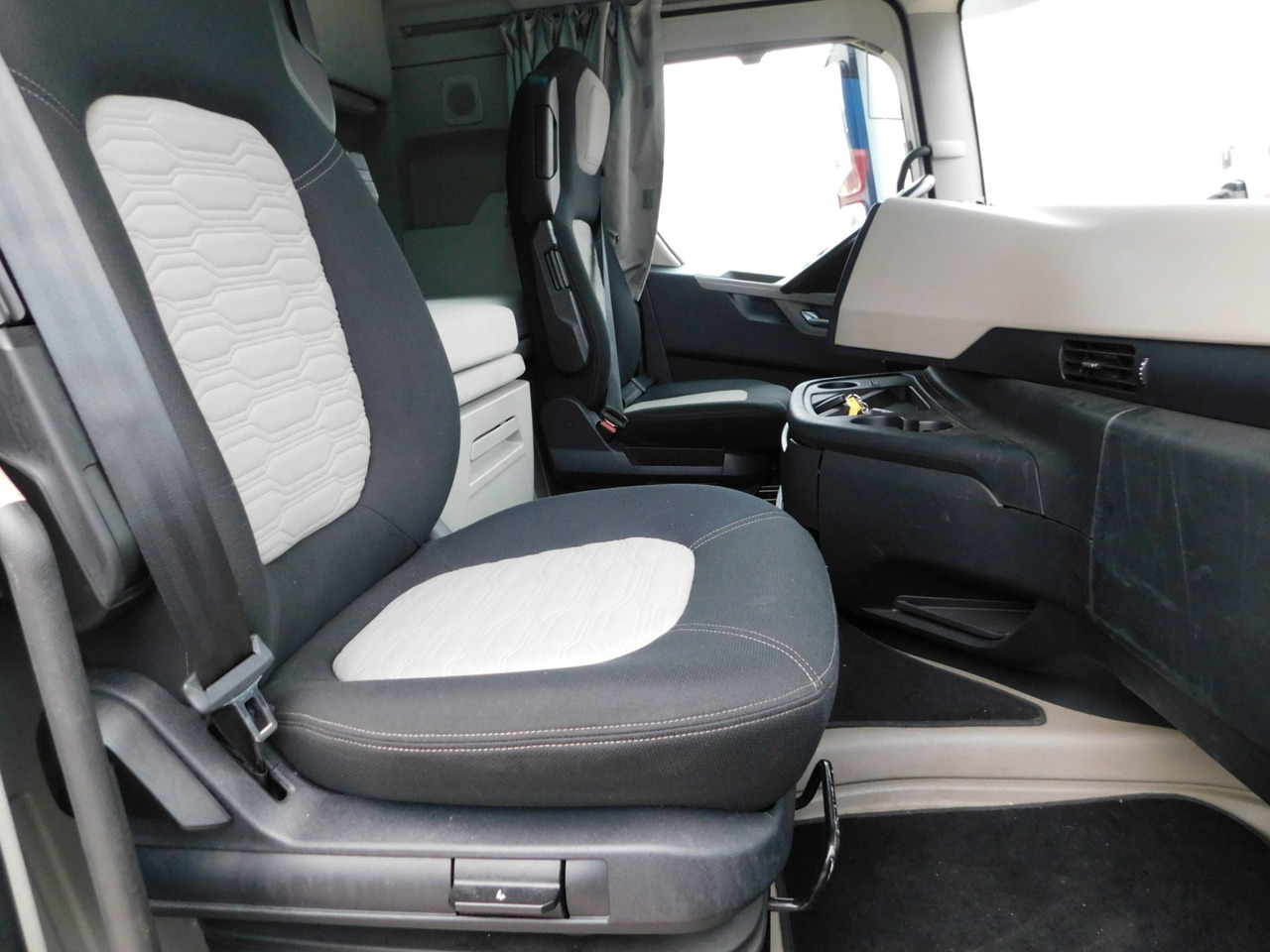 Ford F max ll 4x2 scab e6 12tx2620 - יחידת טרקטור: תמונה 5 Ford F max ll 4x2 scab e6 12tx2620 - יחידת טרקטור: תמונה 5