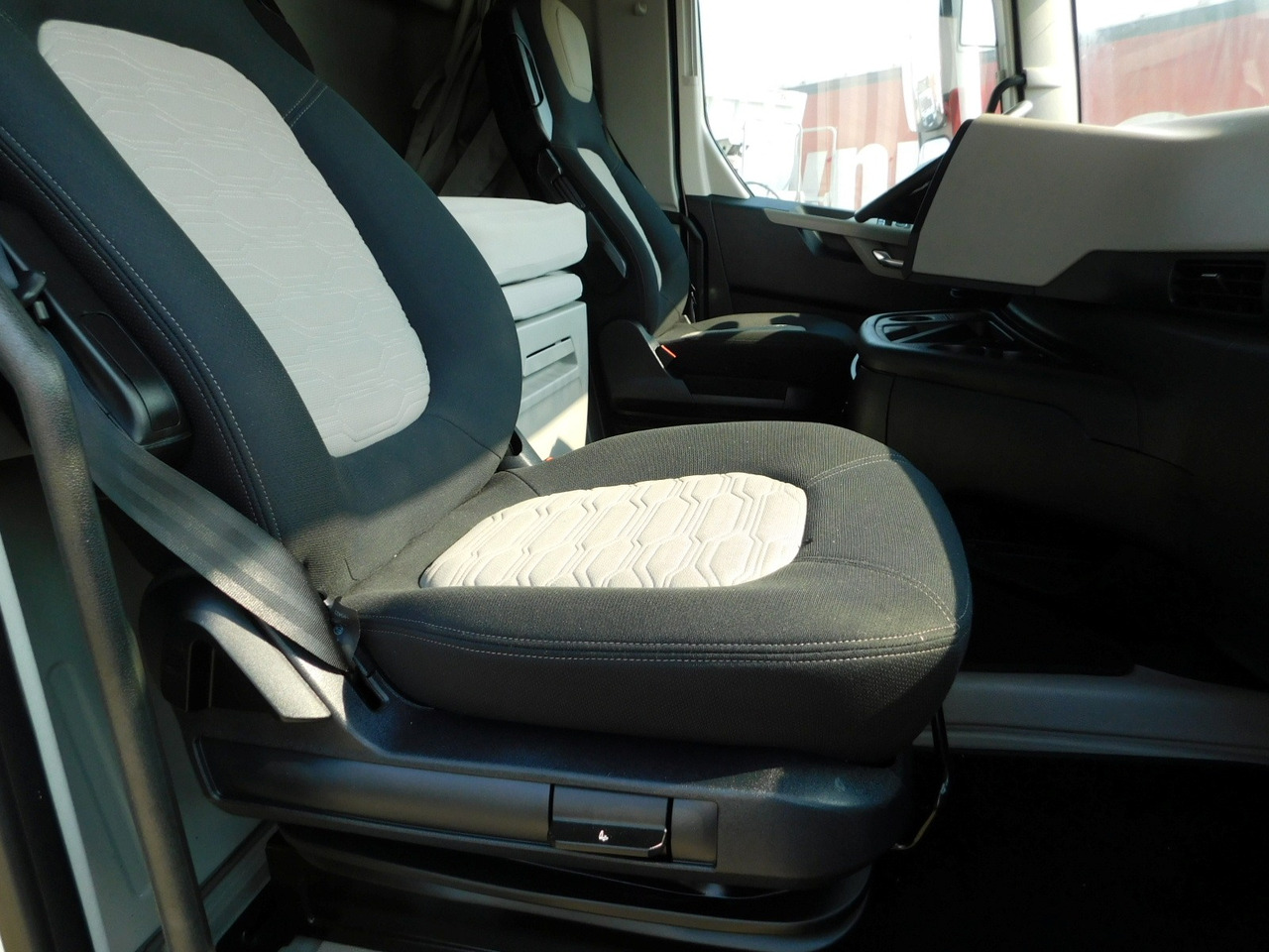 Ford F max ll 4x2 scab e6 eco 16spdamt ecotorq - יחידת טרקטור: תמונה 5 Ford F max ll 4x2 scab e6 eco 16spdamt ecotorq - יחידת טרקטור: תמונה 5